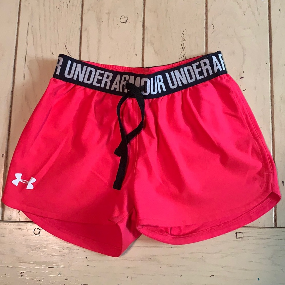 Youth girls small Underarmour shorts. Lightly worn, still in great condition!